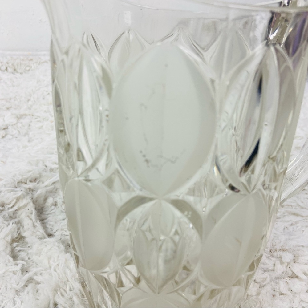 Unbranded Elegant Clear and Frosted Glass Pitcher - Picture 7 of 8